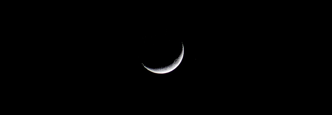 crescent moon over turkiye