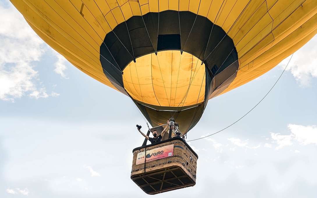 hot air balloon