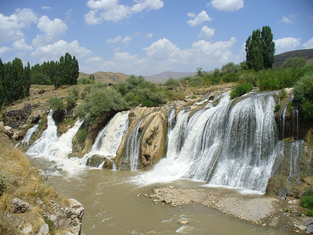 muradiye waterfall